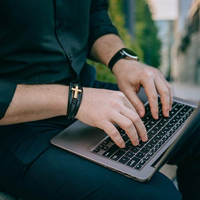 Faith læder kors armbånd