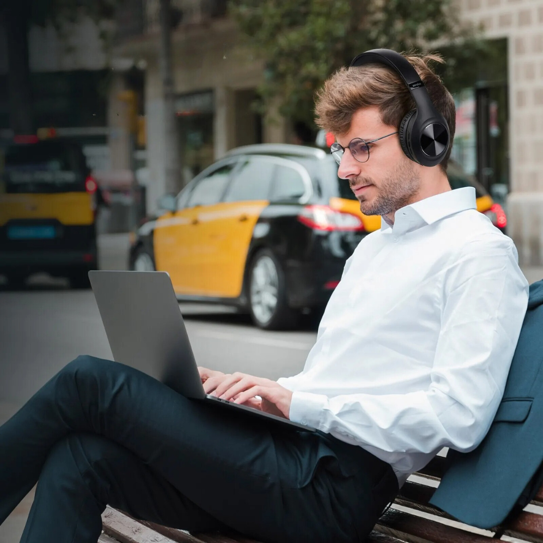 Sammenklappelig trådløs over-ear-hovedtelefon