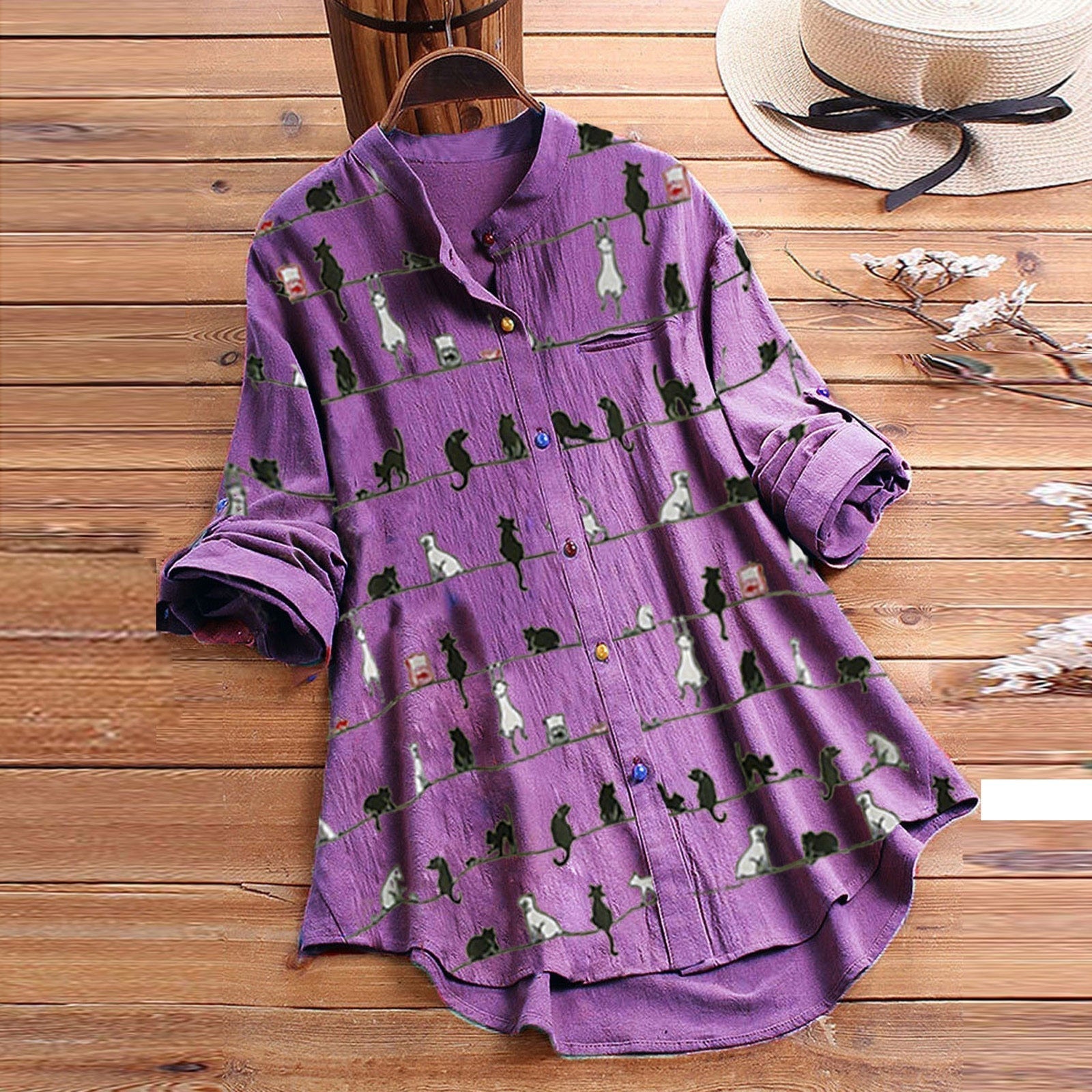 Damebluse med kattemotiv og knaplukning 3