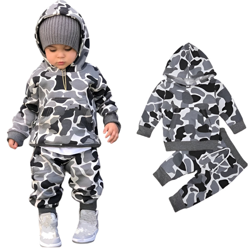 Sæt med grå camouflage hættetrøje og bukser