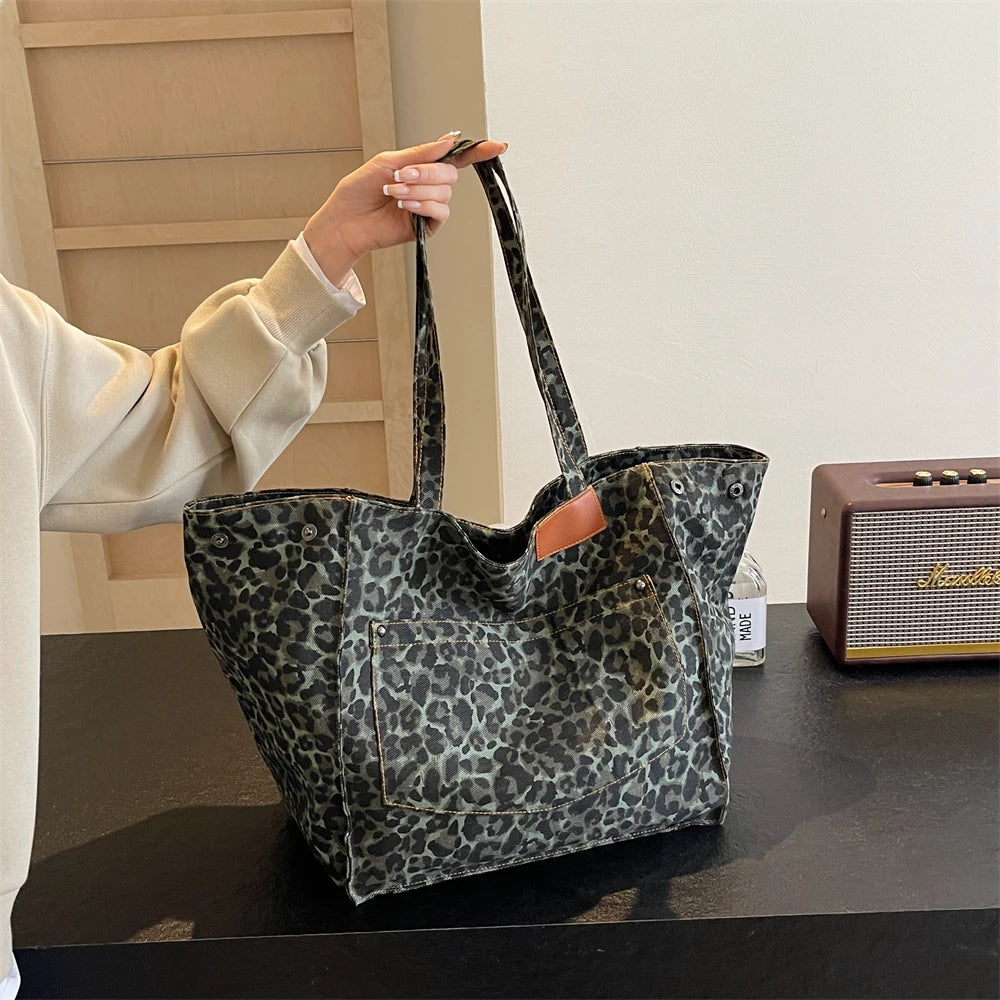 Overdimensioneret skuldertaske med leopardprint