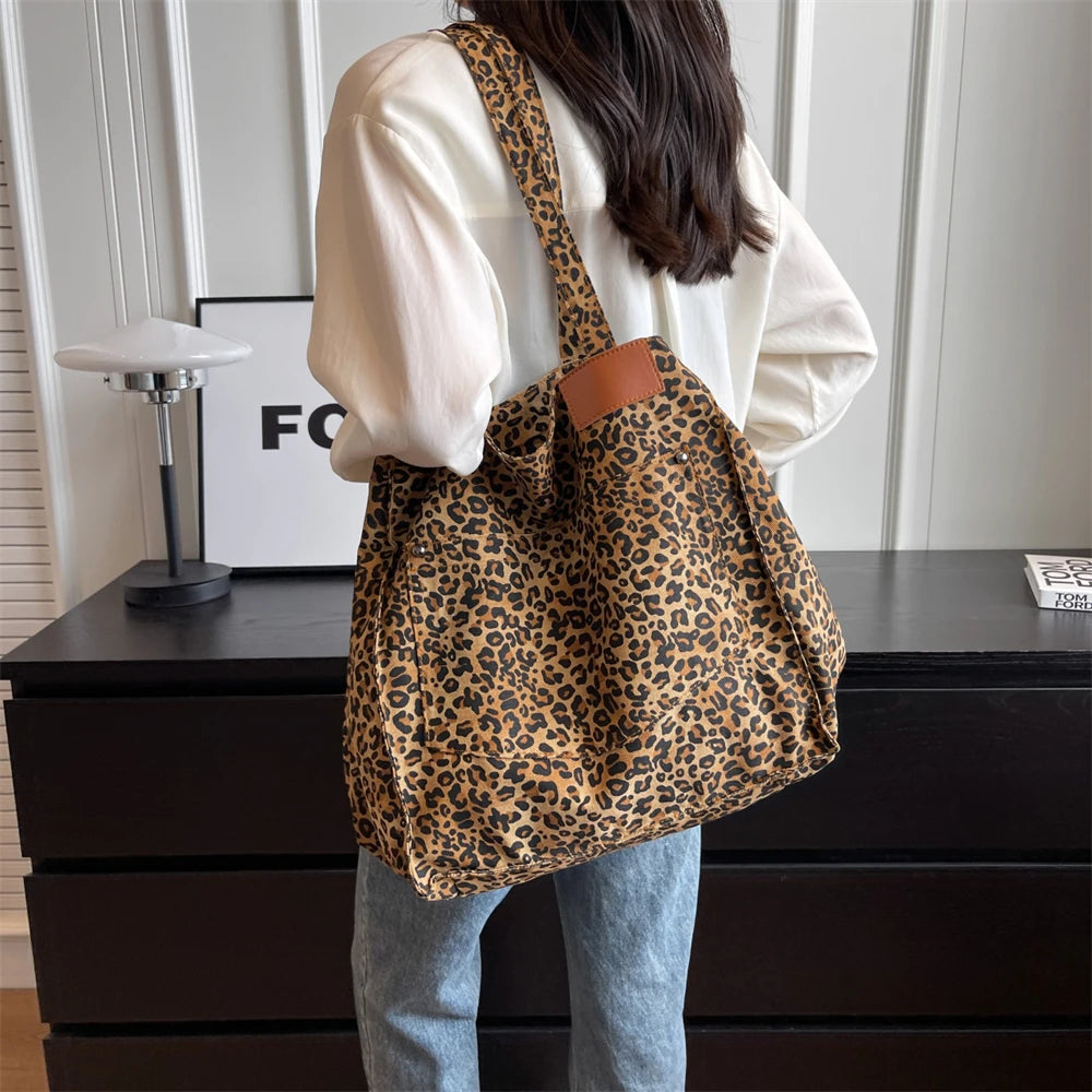 Overdimensioneret skuldertaske med leopardprint