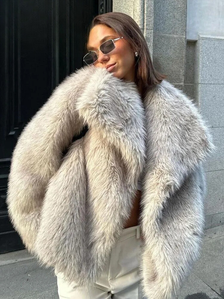 Varm pelsfrakke i plys til kvinder